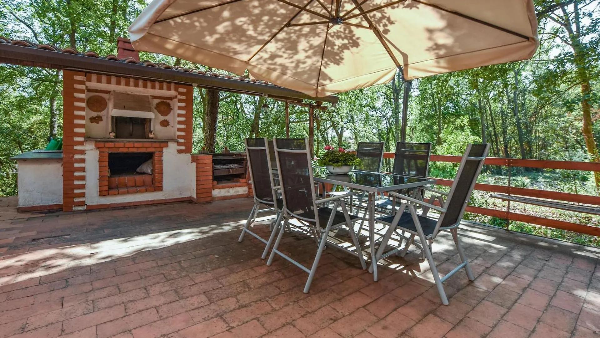 Vakantiehuis 3 Bedroom Lovely Home In Trecastagni